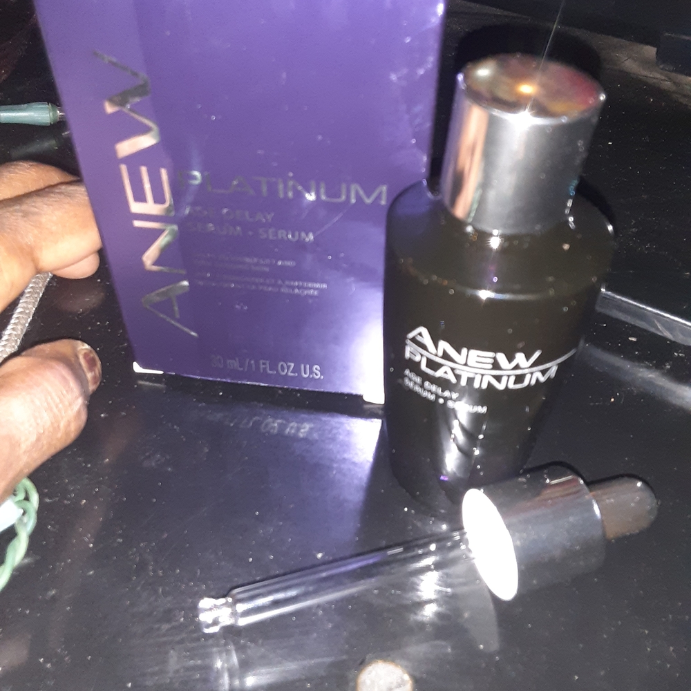 Avon Anew Platinum Age Delay Serum - Purple and Black - Picture 7 of 11